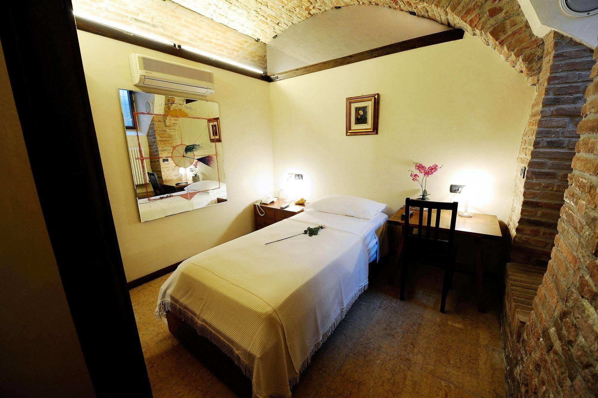 Hotel Casa Museo Palazzo Valenti Gonzaga Mantua Exterior foto